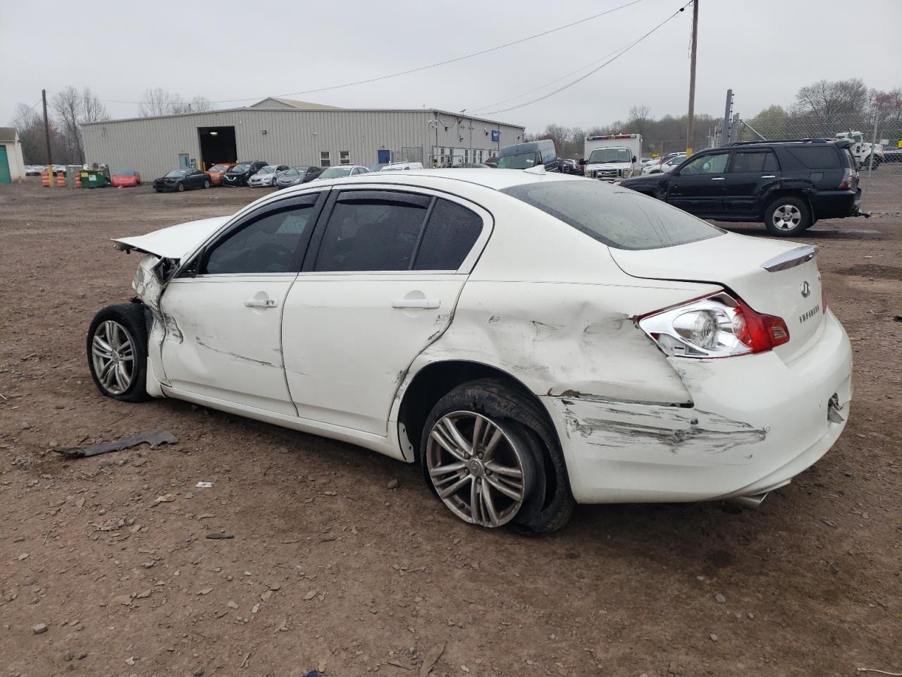 2011 INFINITI G37 - Фото 2