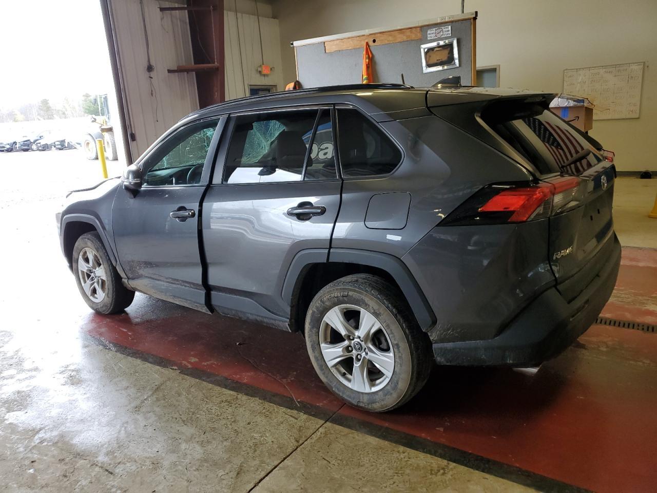 2020 TOYOTA RAV4 XLE - Фото 2