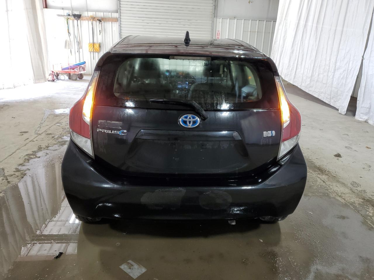 2016 TOYOTA PRIUS C - Фото 6