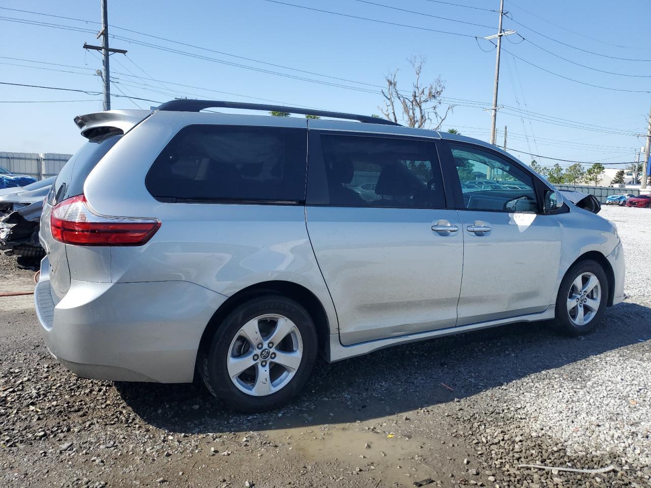2019 TOYOTA SIENNA LE - Фото 3