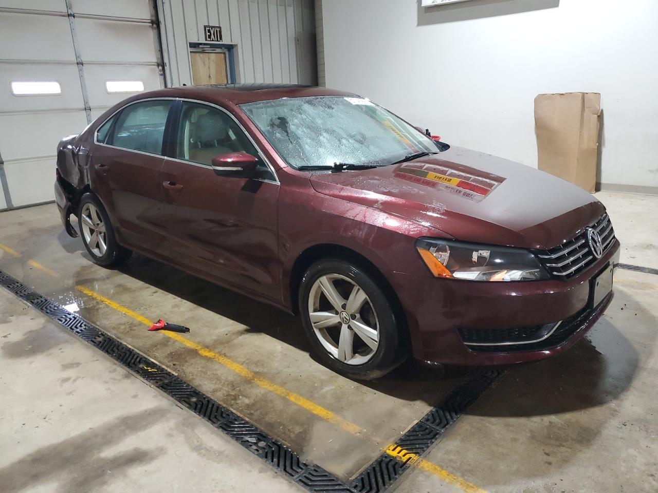 2013 VOLKSWAGEN PASSAT SE - Image 4