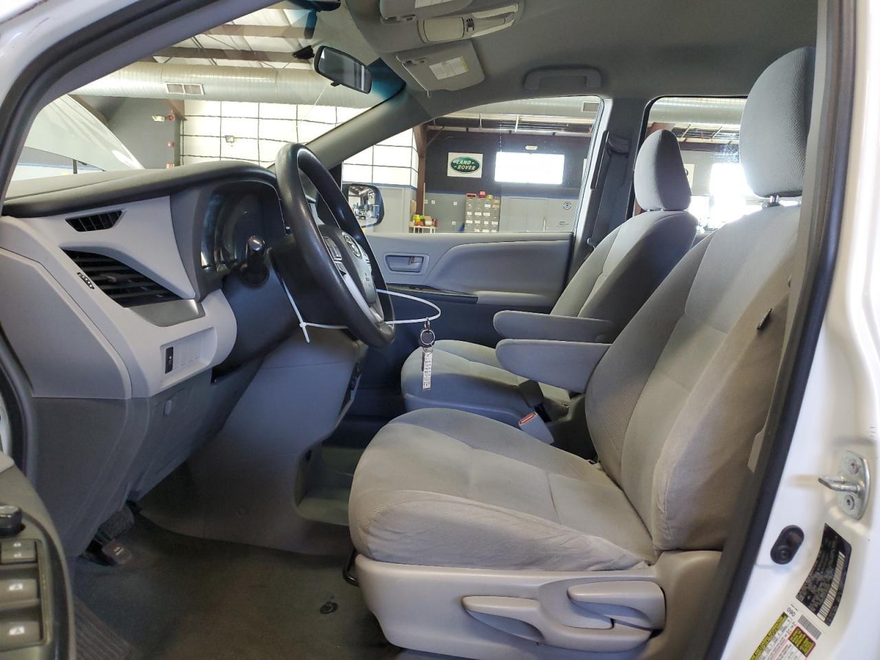 2015 TOYOTA SIENNA - Фото 7