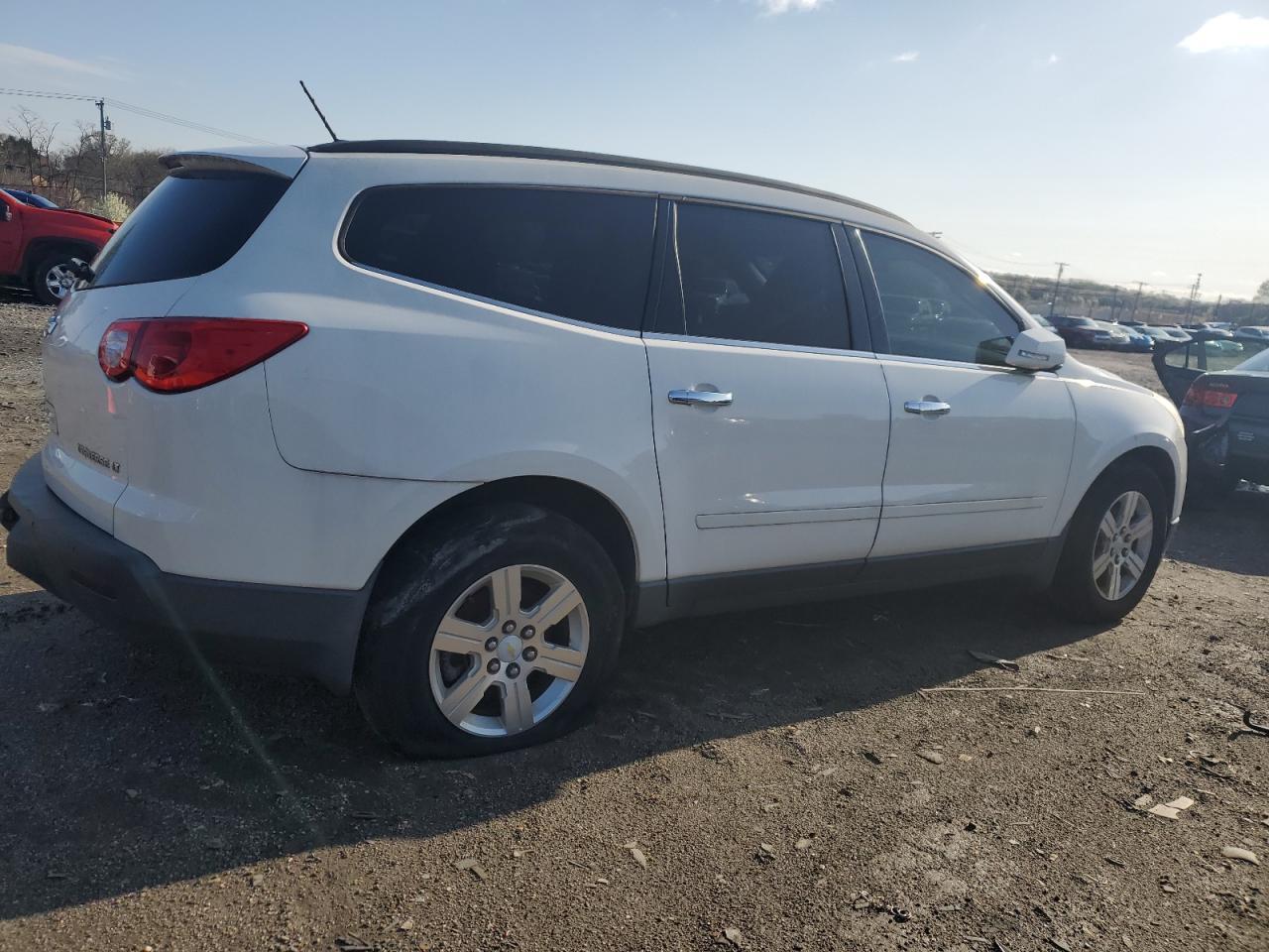 2011 CHEVROLET TRAVERSE L - Фото 3
