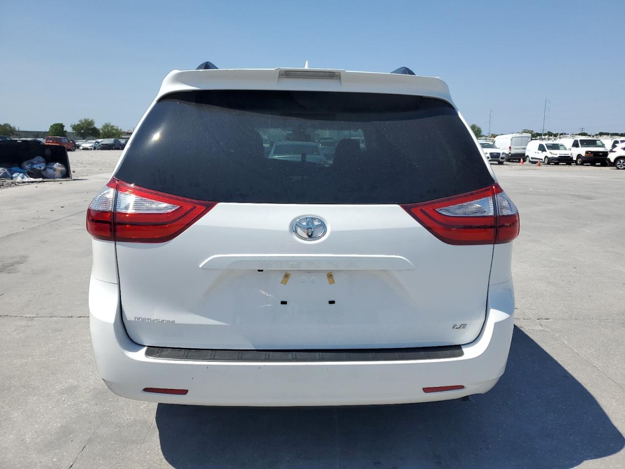 2019 TOYOTA SIENNA LE - Фото 6