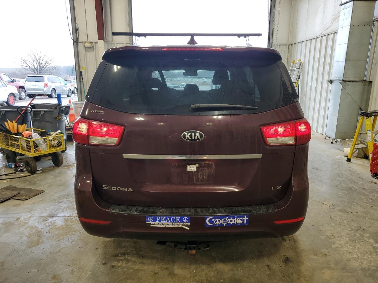 2017 KIA SEDONA LX - Фото 6