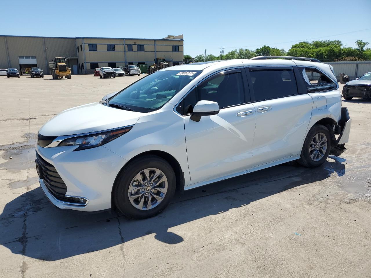 2023 TOYOTA SIENNA XLE