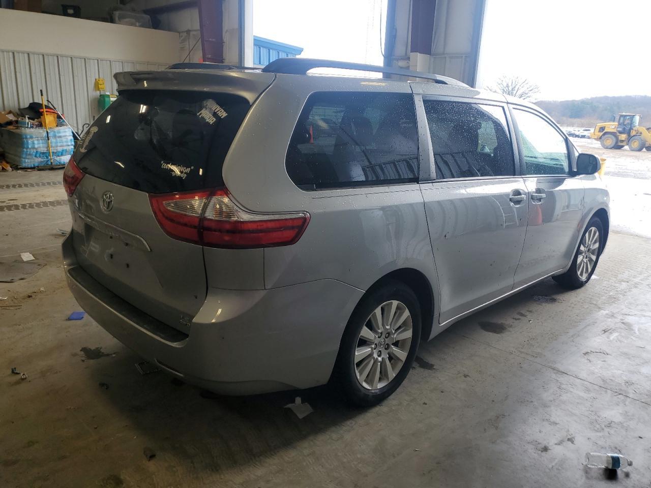 2015 TOYOTA SIENNA LE - Фото 3