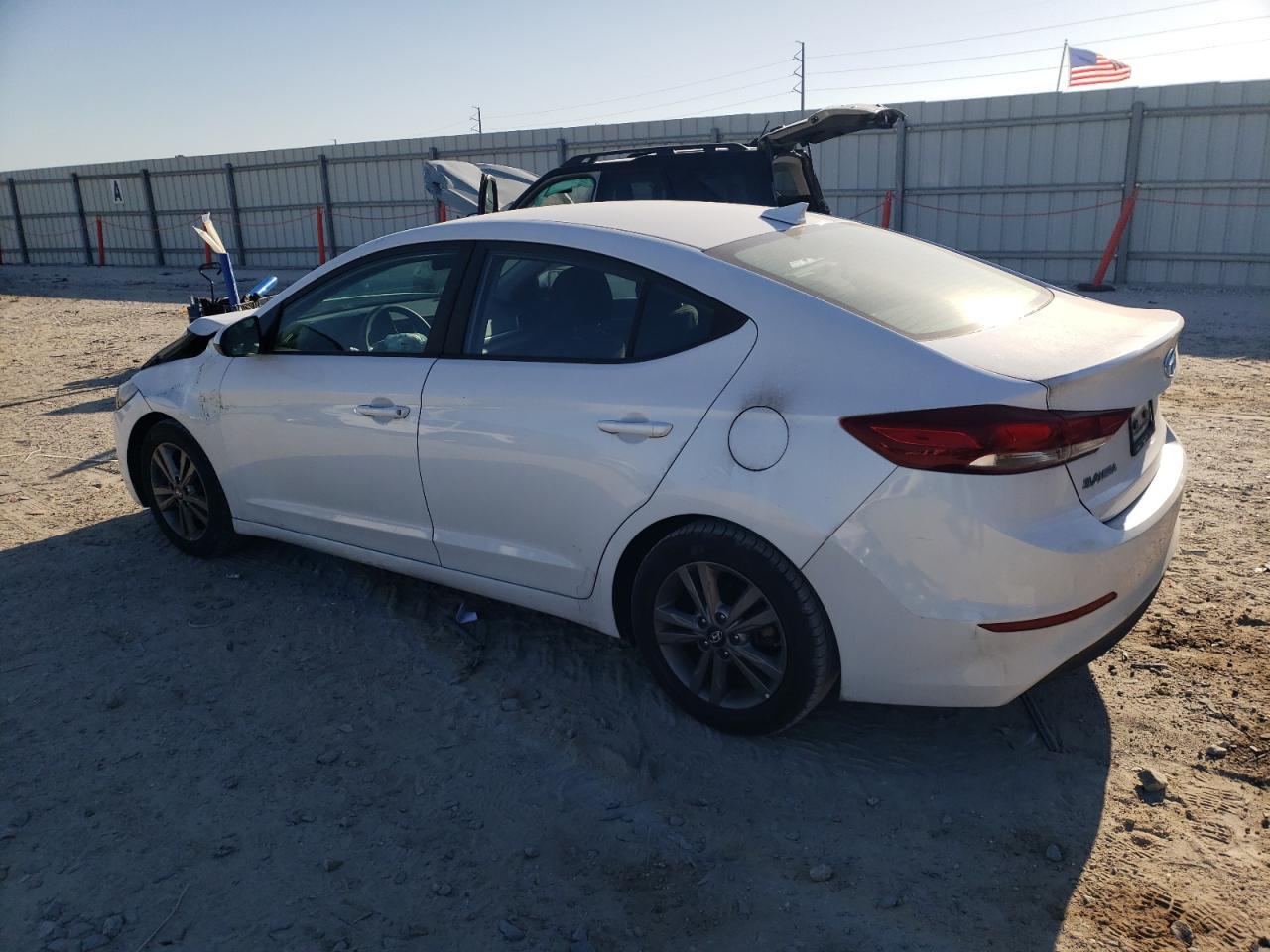 2018 HYUNDAI ELANTRA SE - Фото 2