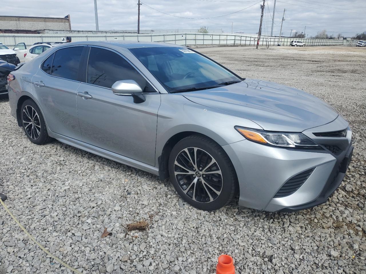 2020 TOYOTA CAMRY SE - Фото 4