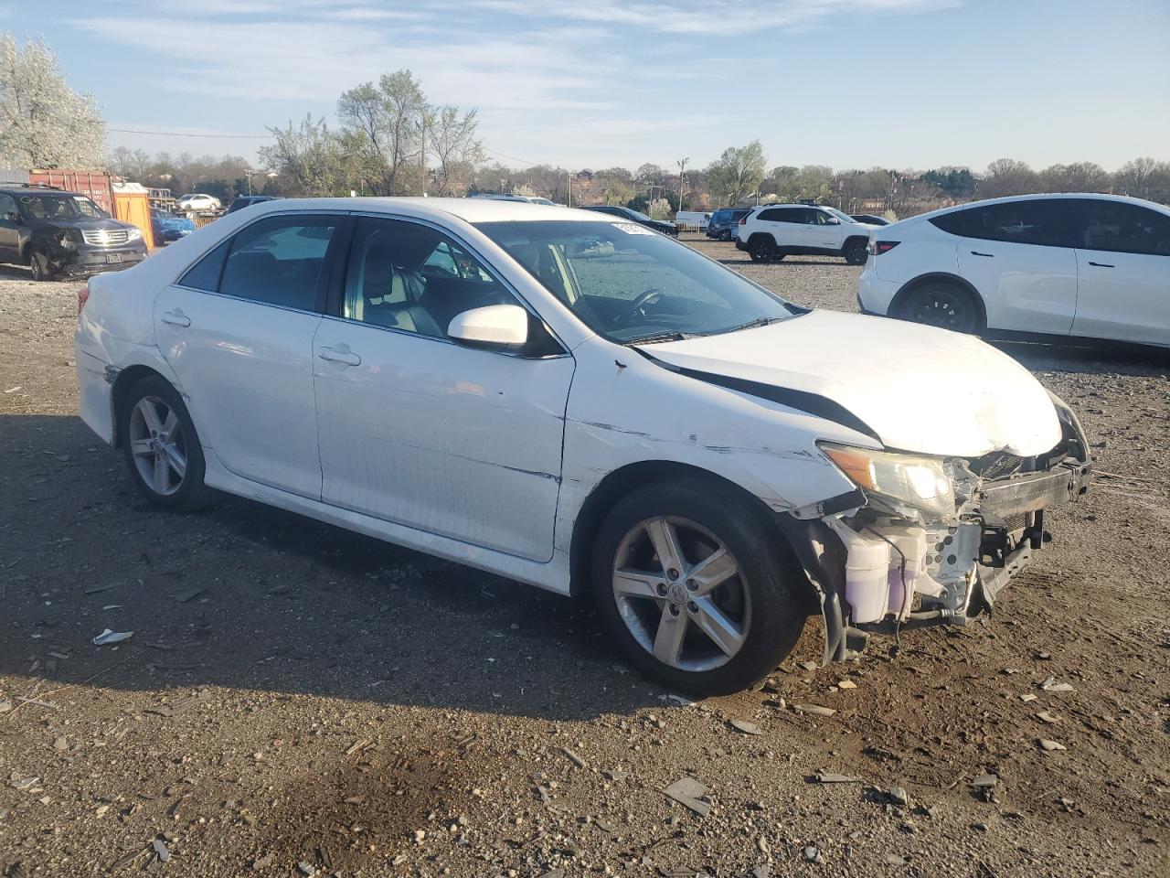 2014 TOYOTA CAMRY L - Image 4