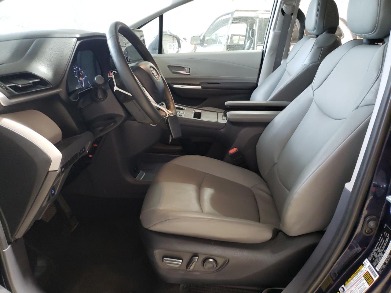 2023 TOYOTA SIENNA XLE - Фото 7