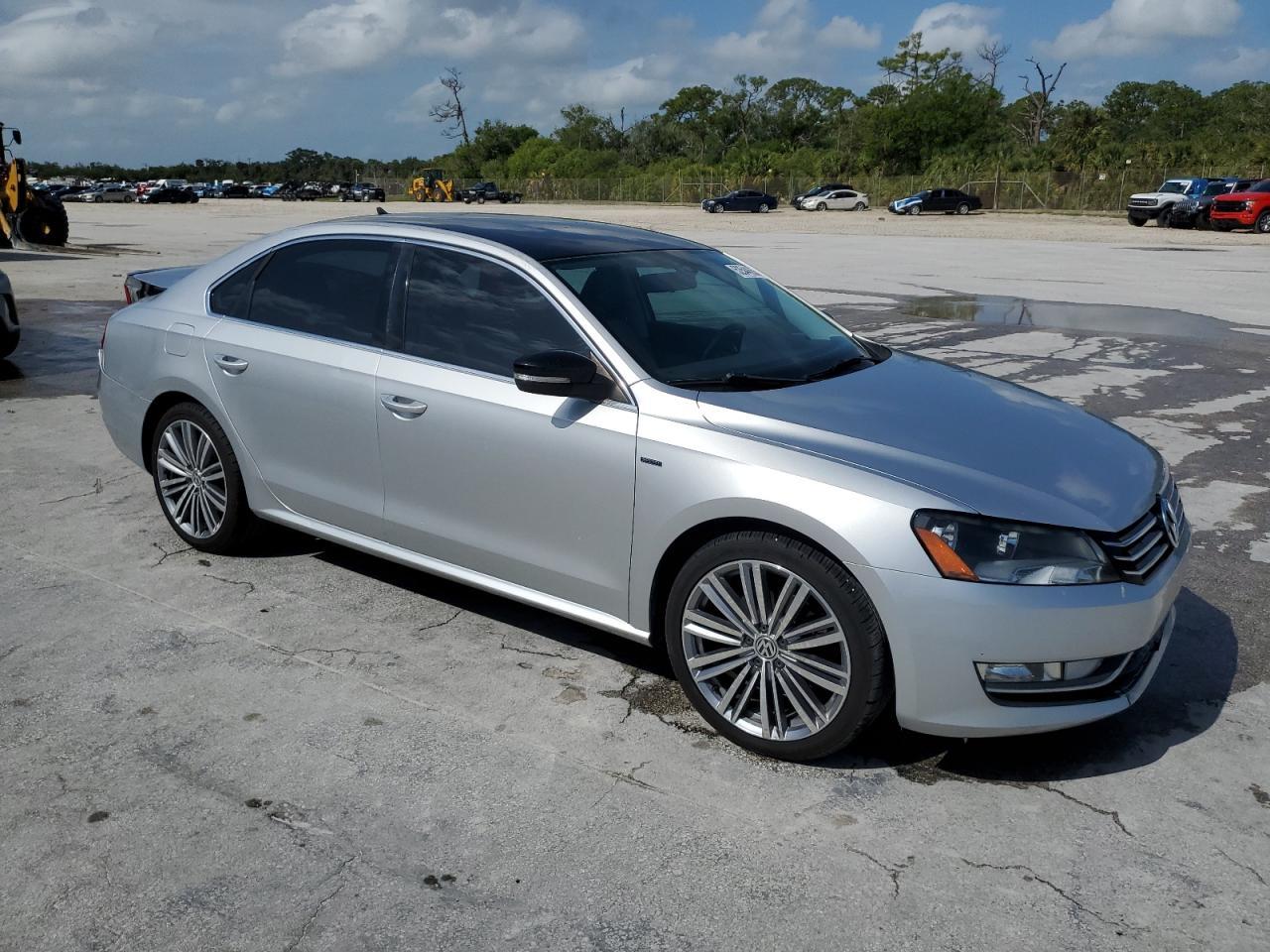 2015 VOLKSWAGEN PASSAT SE - Фото 4