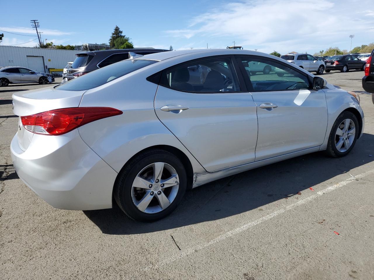 2013 HYUNDAI ELANTRA GL - Image 3