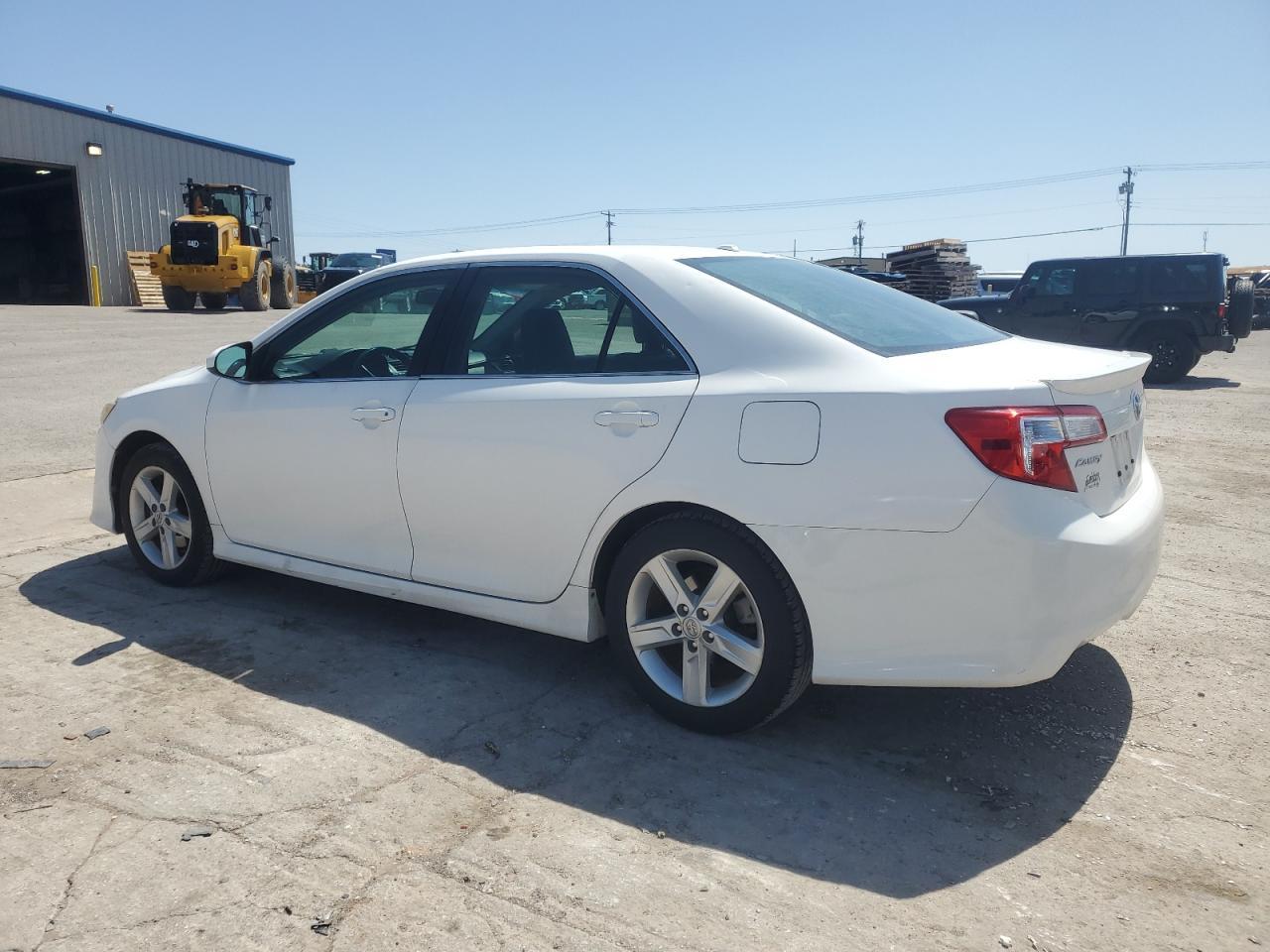 2014 TOYOTA CAMRY L - Фото 2