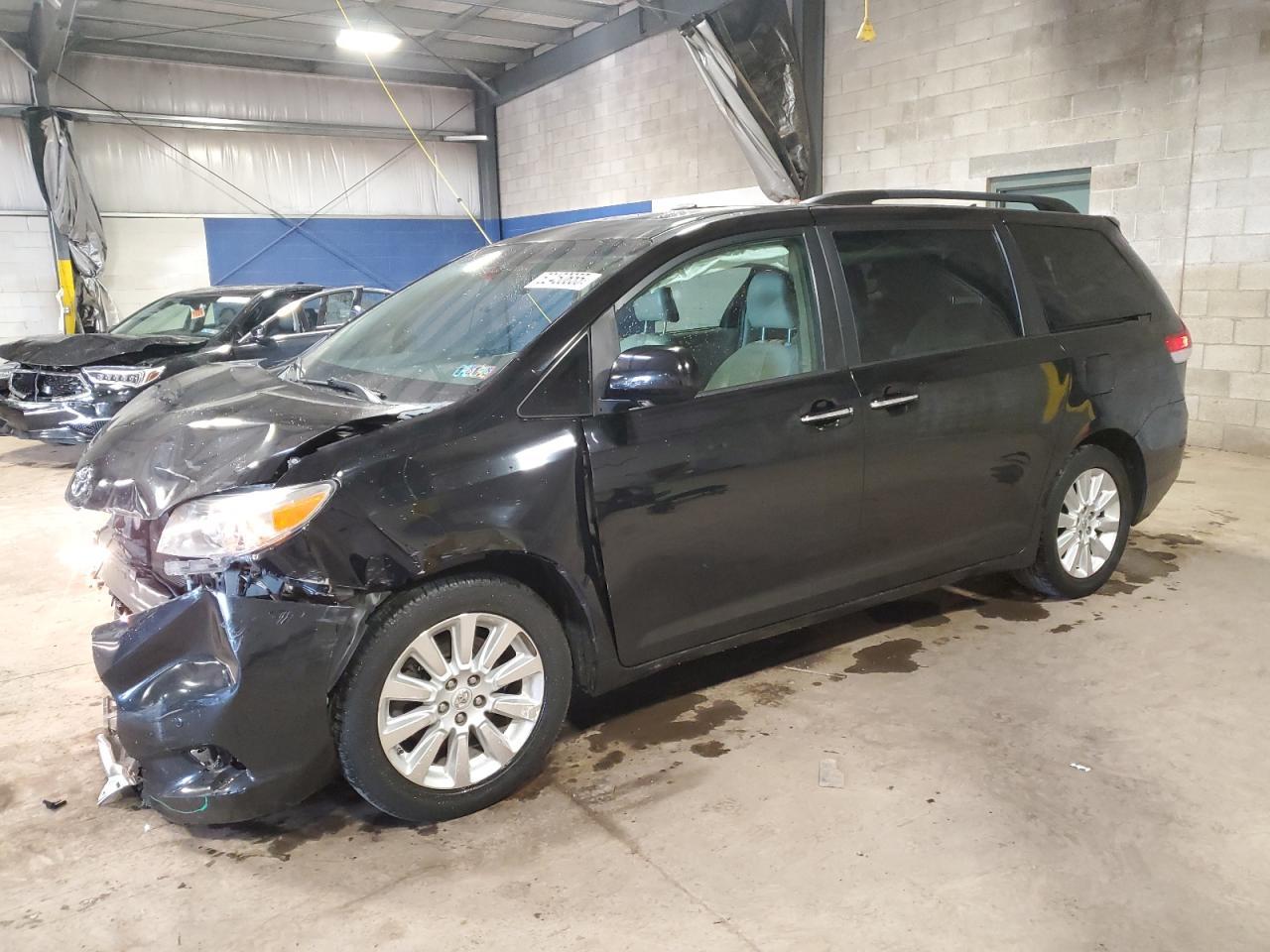 2011 TOYOTA SIENNA XLE