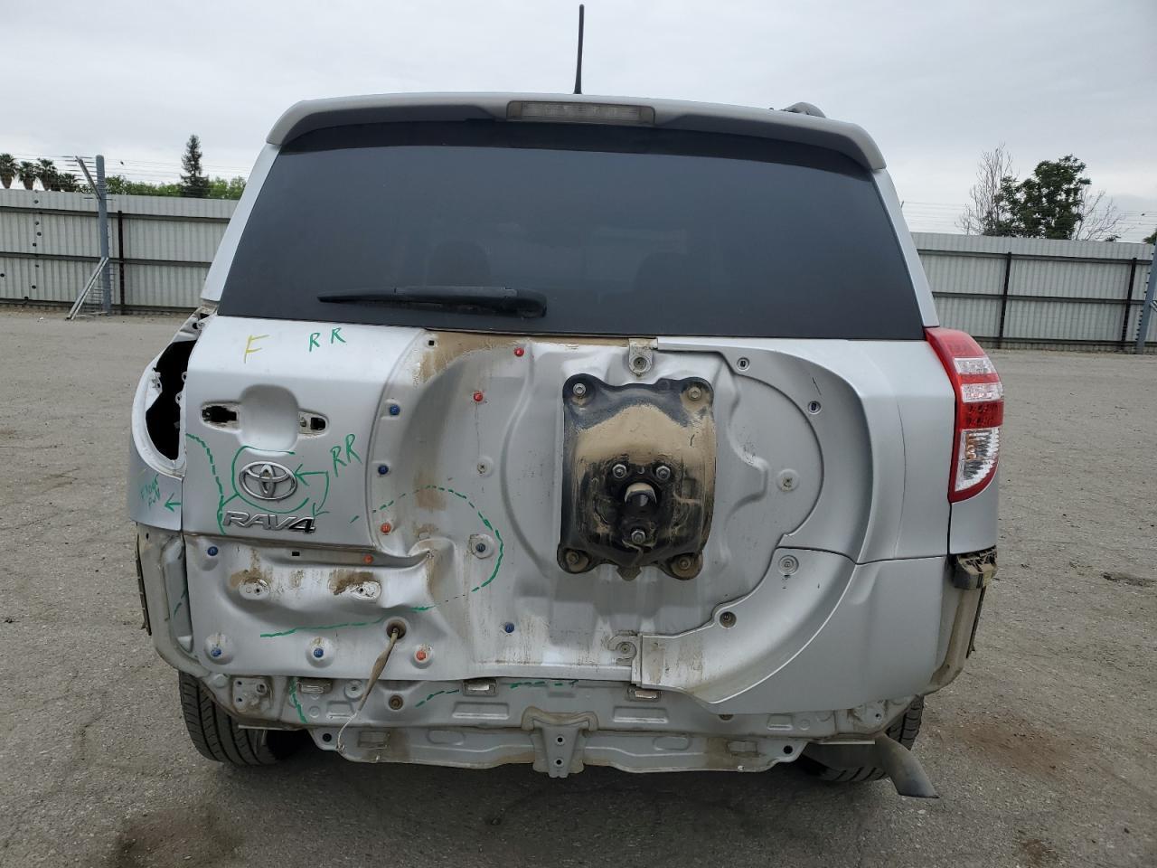 2011 TOYOTA RAV4 - Фото 6