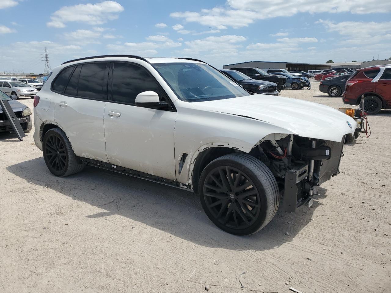 2022 BMW X5 M50I - Фото 4