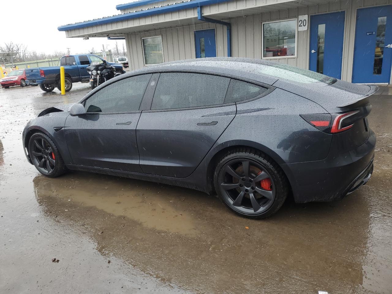 2024 TESLA MODEL 3 - Фото 2