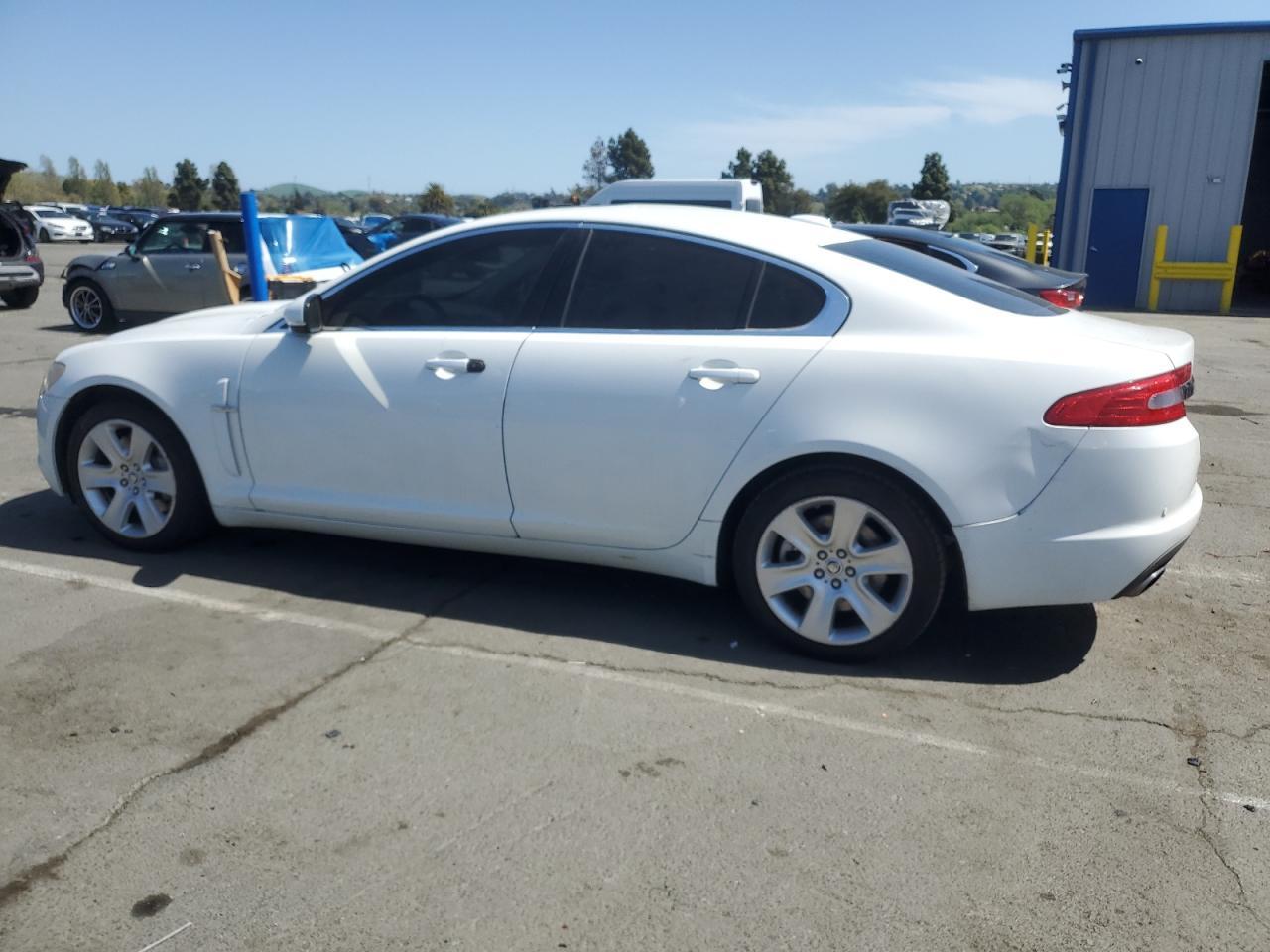 2011 JAGUAR XF - Image 2