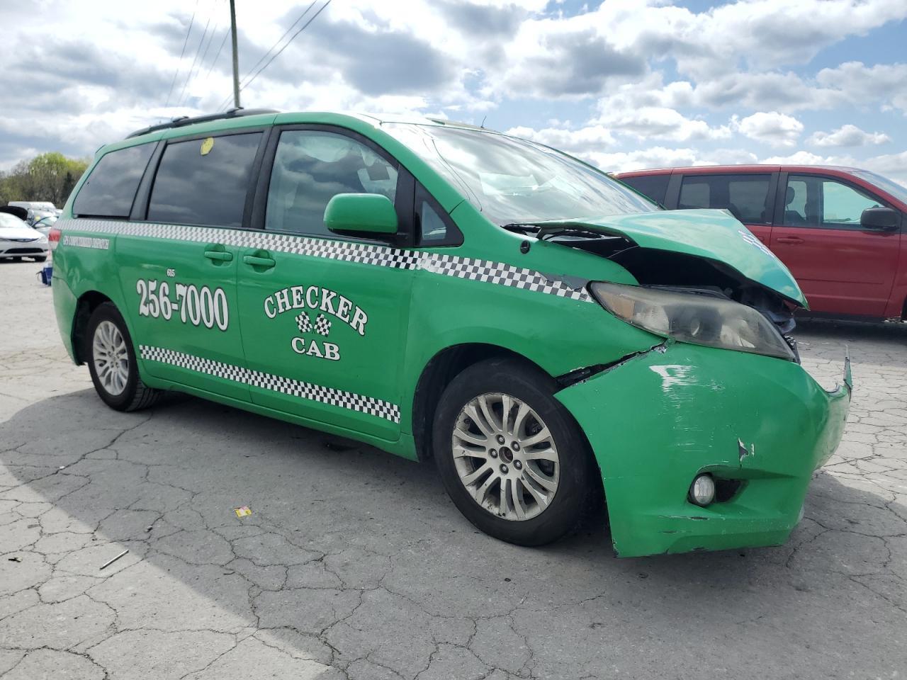 2013 TOYOTA SIENNA XLE - Фото 4