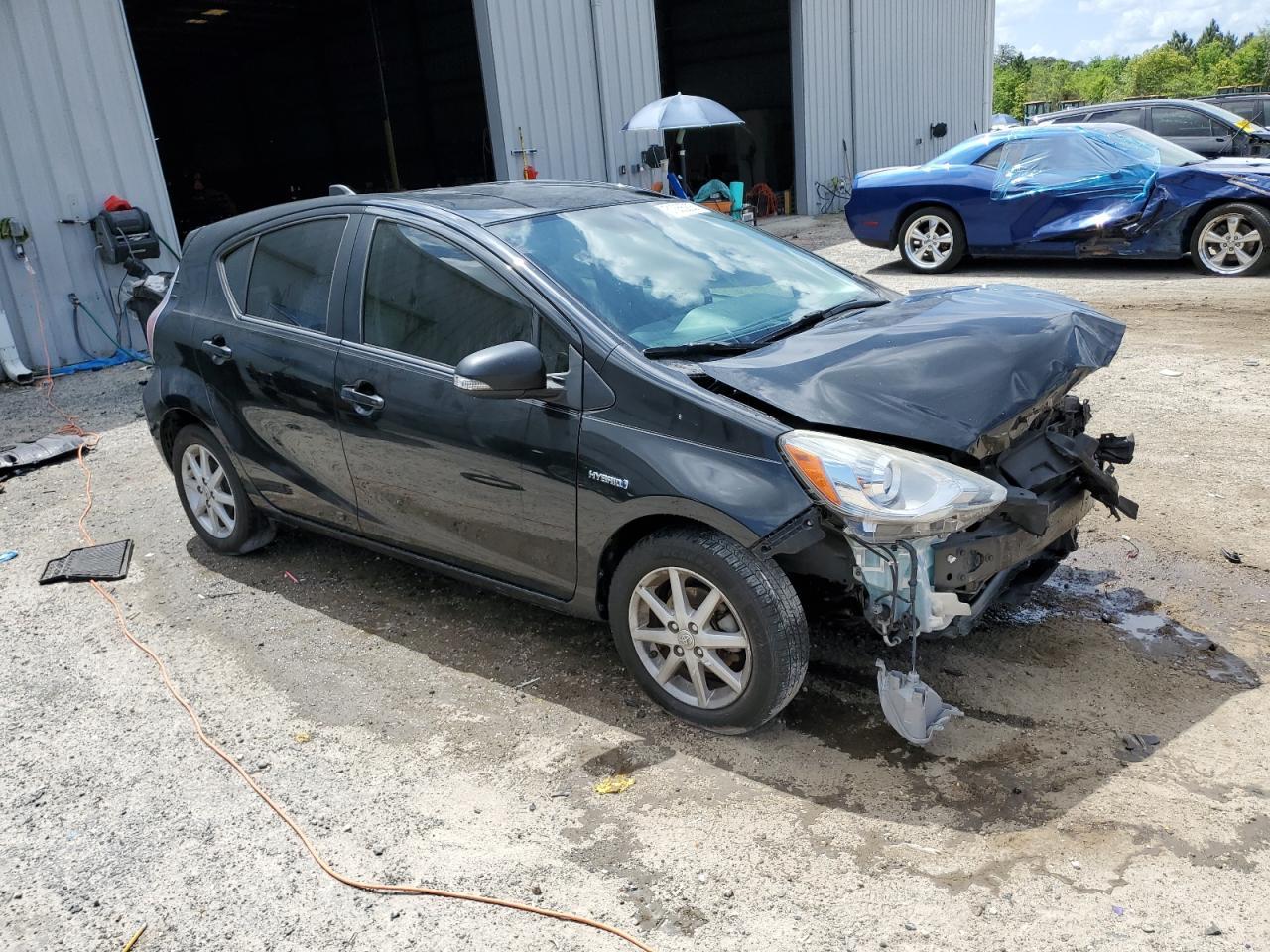 2015 TOYOTA PRIUS C - Image 4