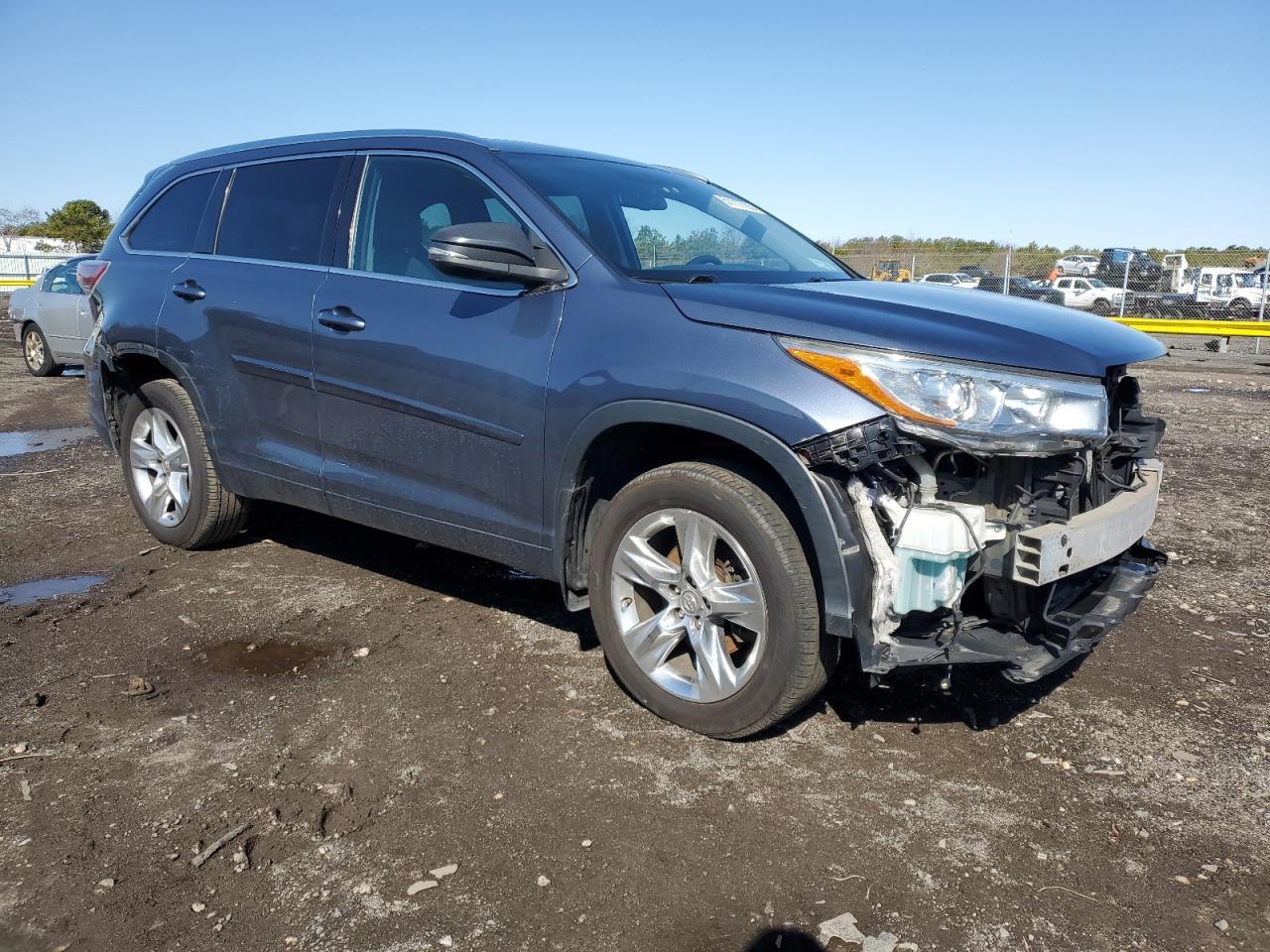 2015 TOYOTA HIGHLANDER - Image 4