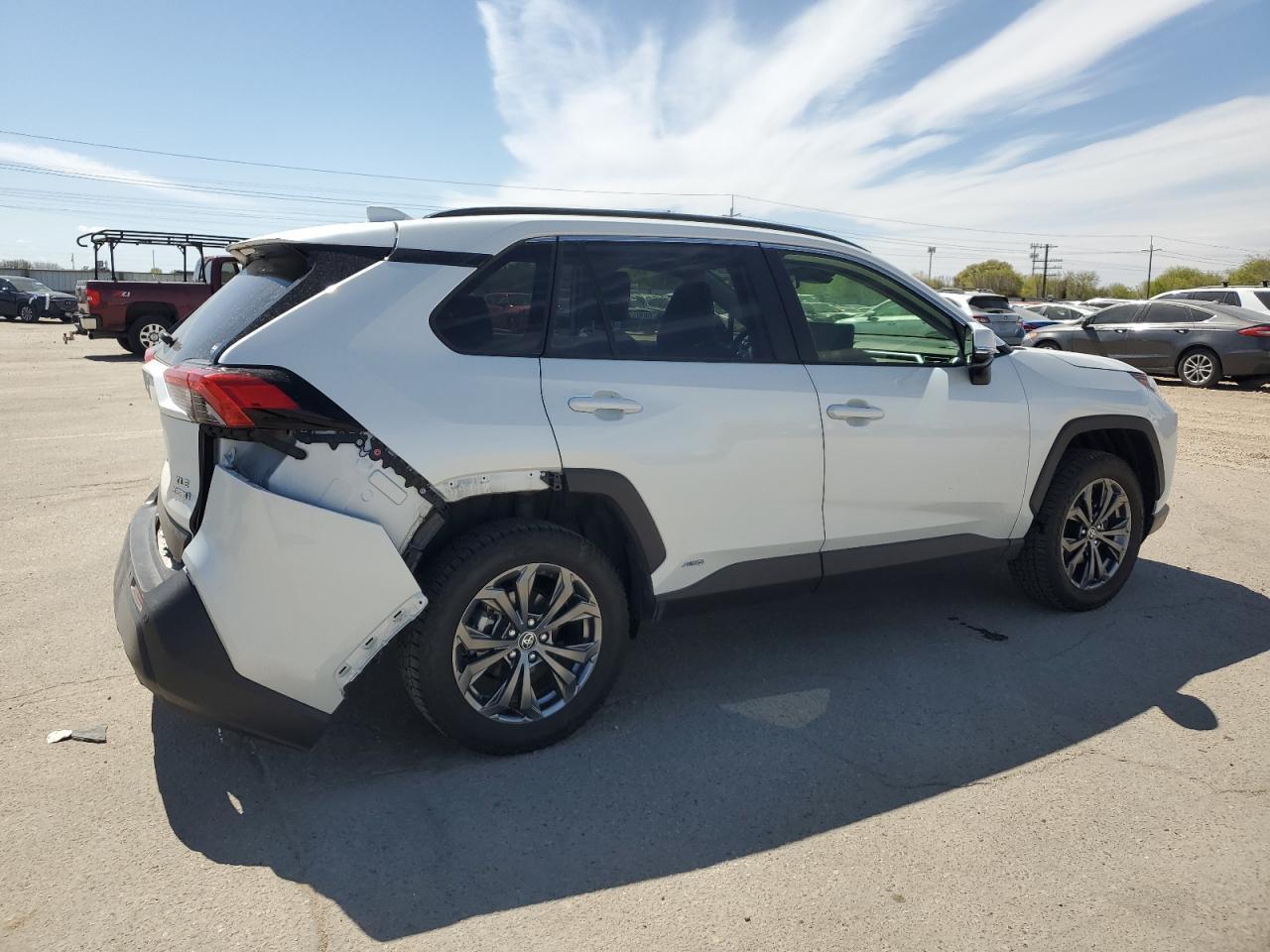 2024 TOYOTA RAV4 XLE P - Фото 3