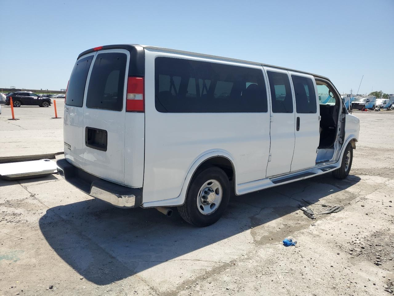 2013 CHEVROLET EXPRESS G3 - Фото 3