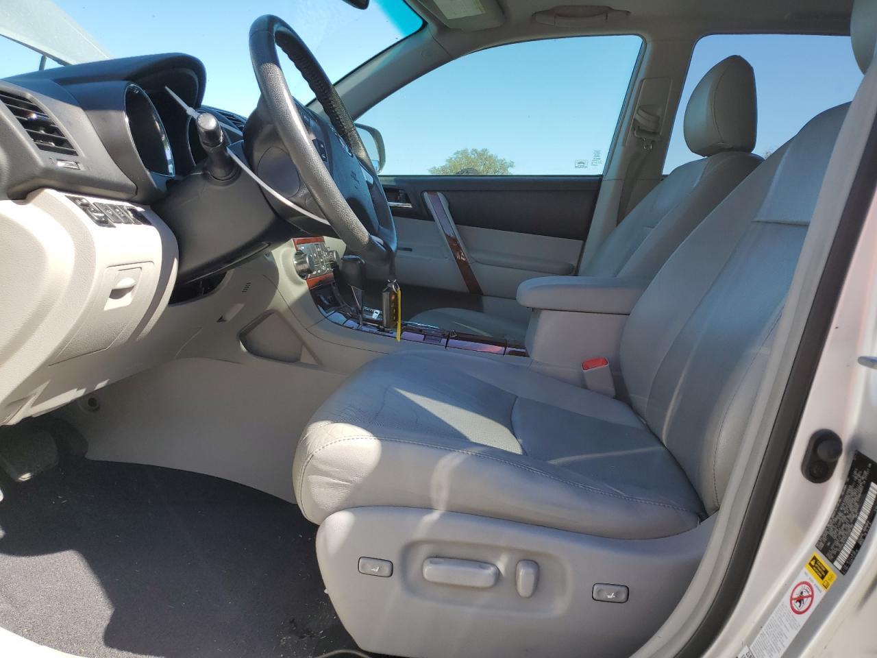 2012 TOYOTA HIGHLANDER - Image 7