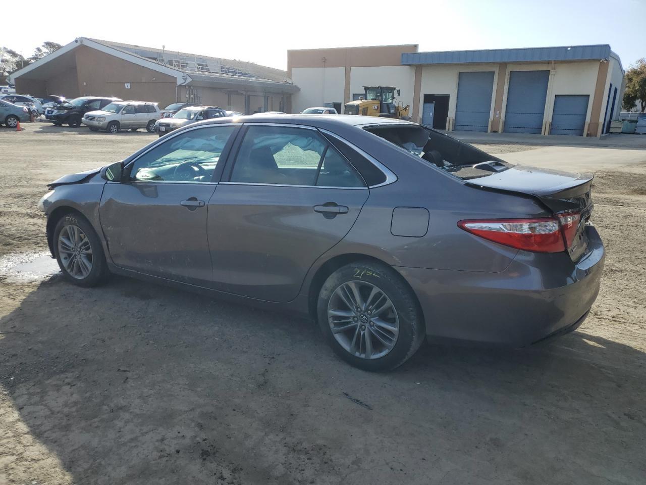2016 TOYOTA CAMRY LE - Image 2