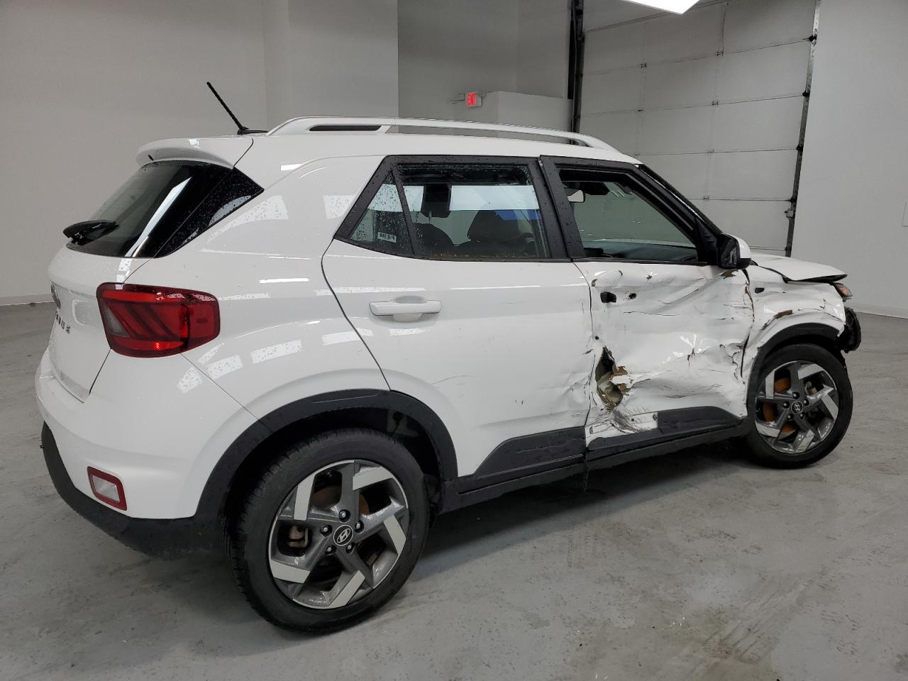 2023 HYUNDAI VENUE SEL - Фото 3