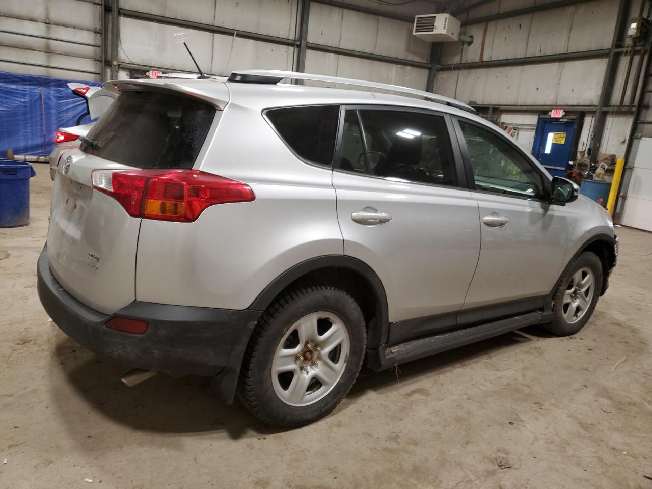 2015 TOYOTA RAV4 XLE - Фото 3