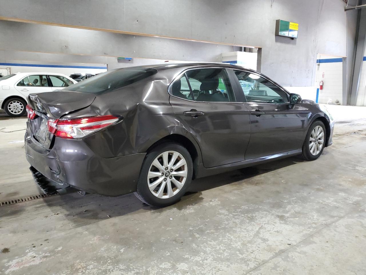 2018 TOYOTA CAMRY L - Фото 3