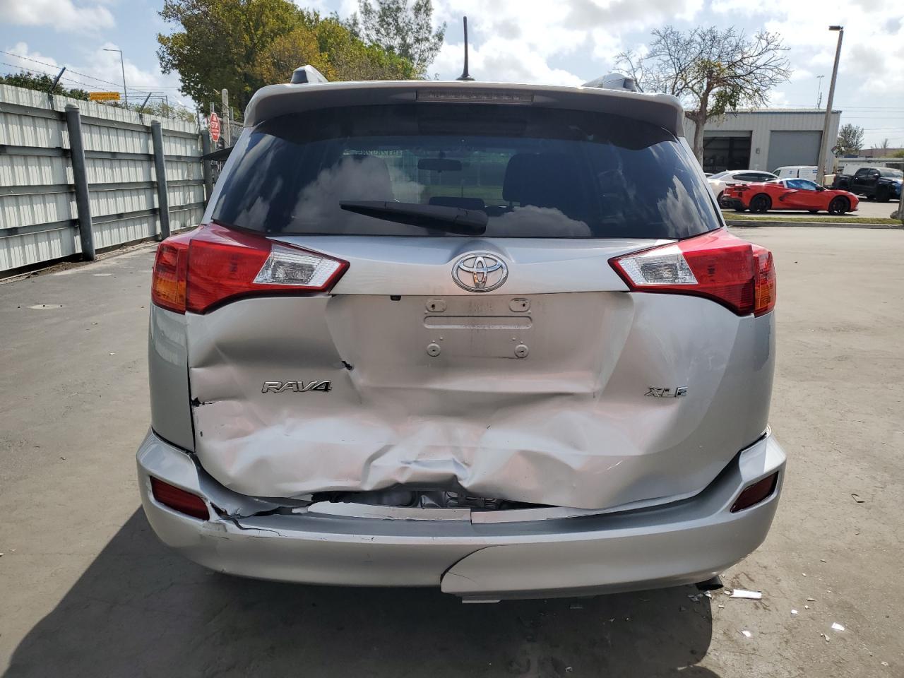 2015 TOYOTA RAV4 XLE - Фото 6