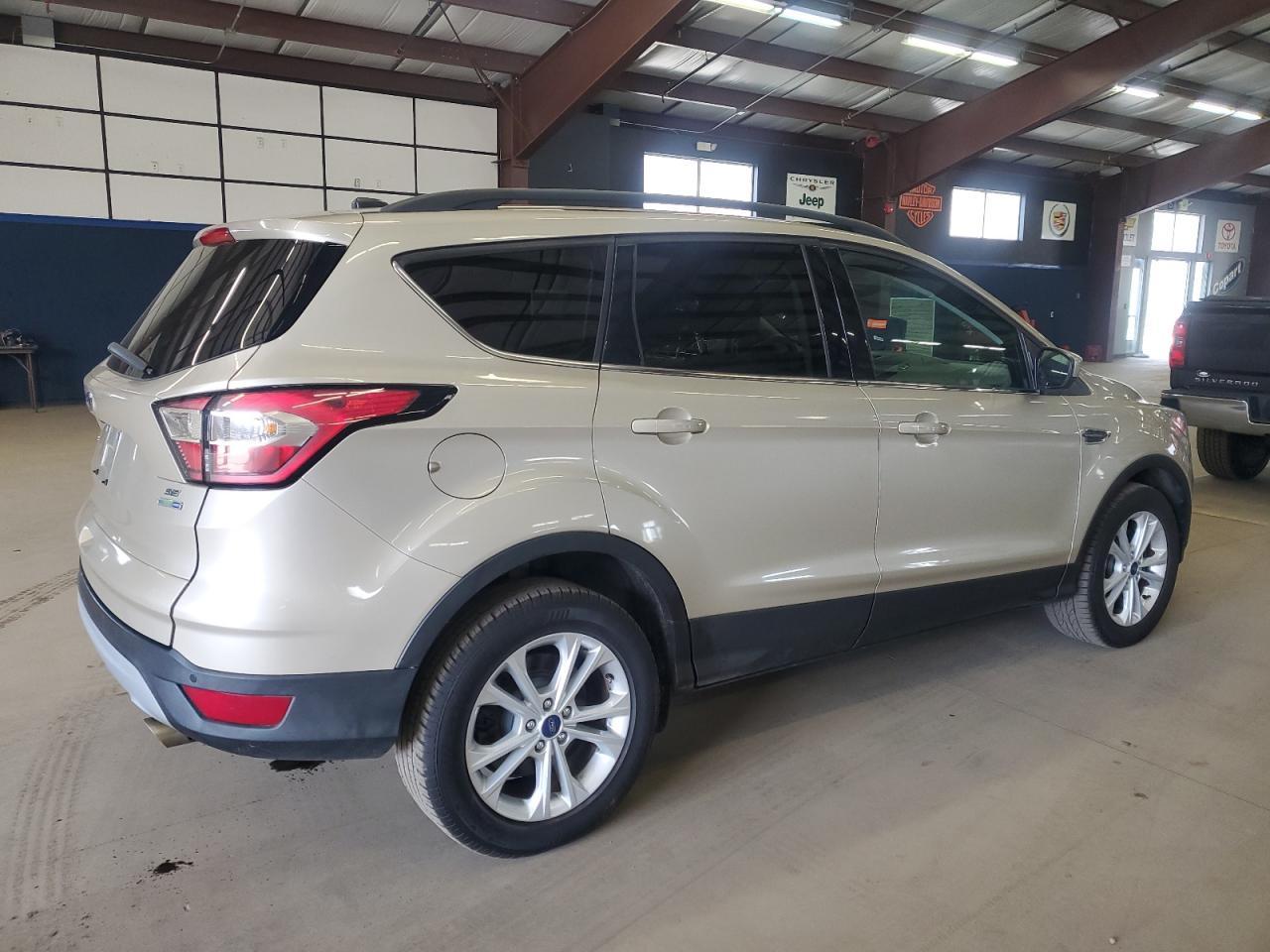 2017 FORD ESCAPE SE - Фото 3