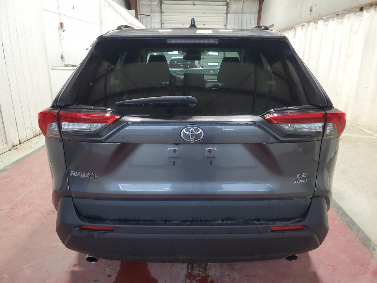 2021 TOYOTA RAV4 LE - Фото 6