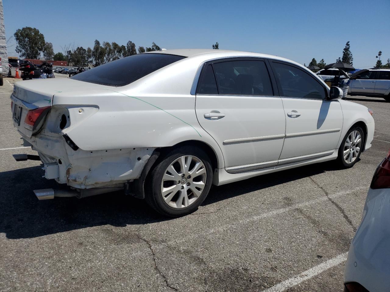 2011 TOYOTA AVALON BAS - Image 3
