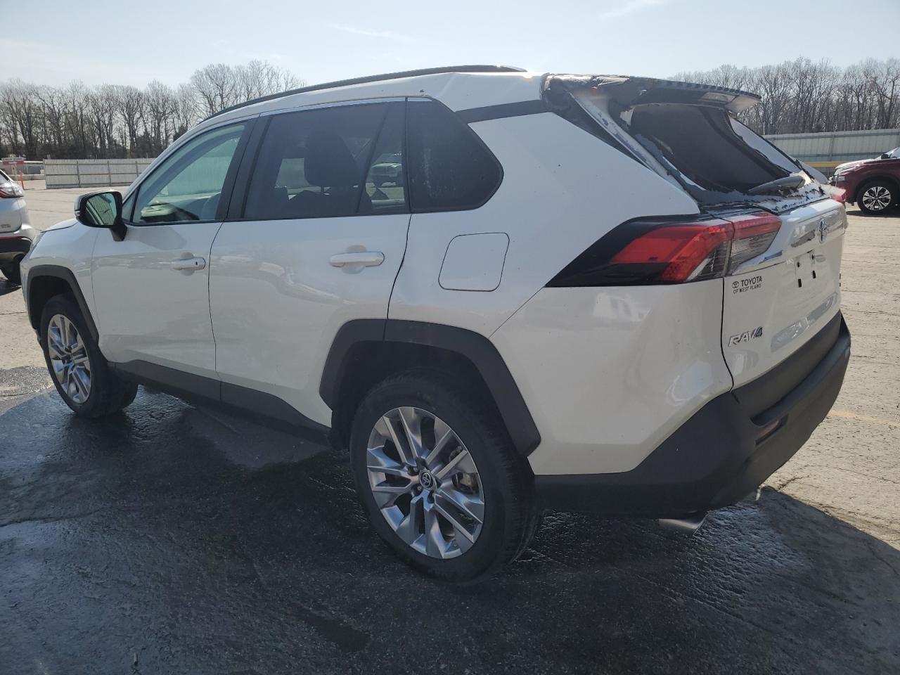 2022 TOYOTA RAV4 XLE P - Image 2