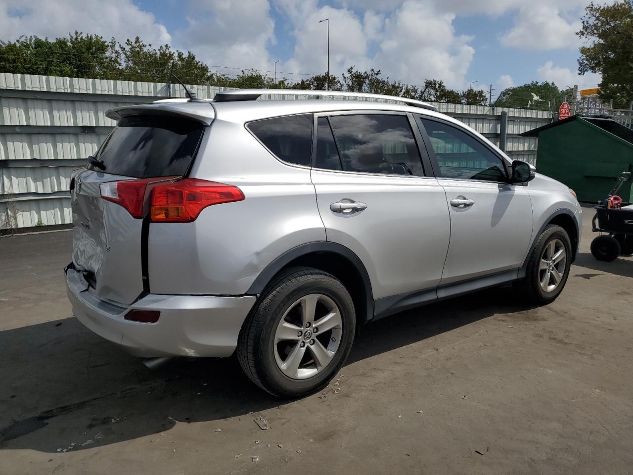 2015 TOYOTA RAV4 XLE - Фото 3