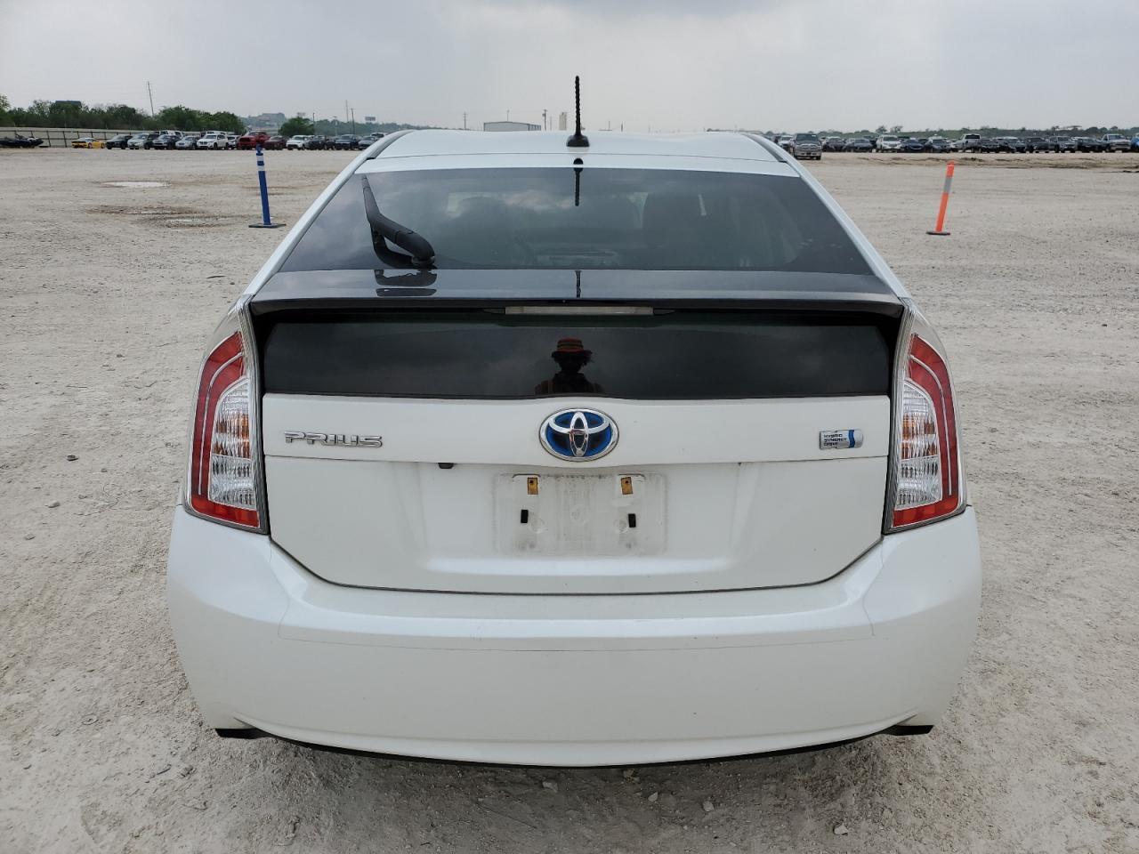 2015 TOYOTA PRIUS - Image 6