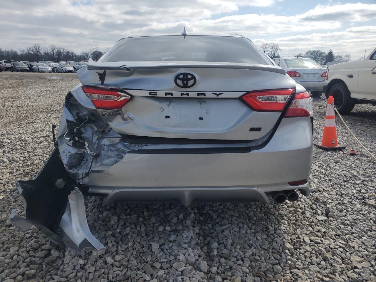 2020 TOYOTA CAMRY SE - Фото 6