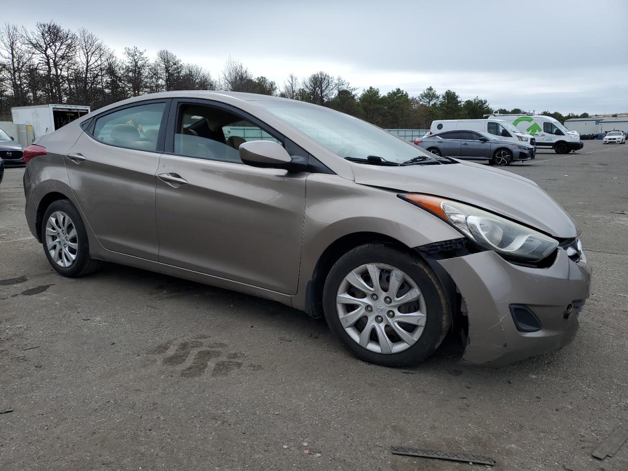 2013 HYUNDAI ELANTRA GL - Image 4