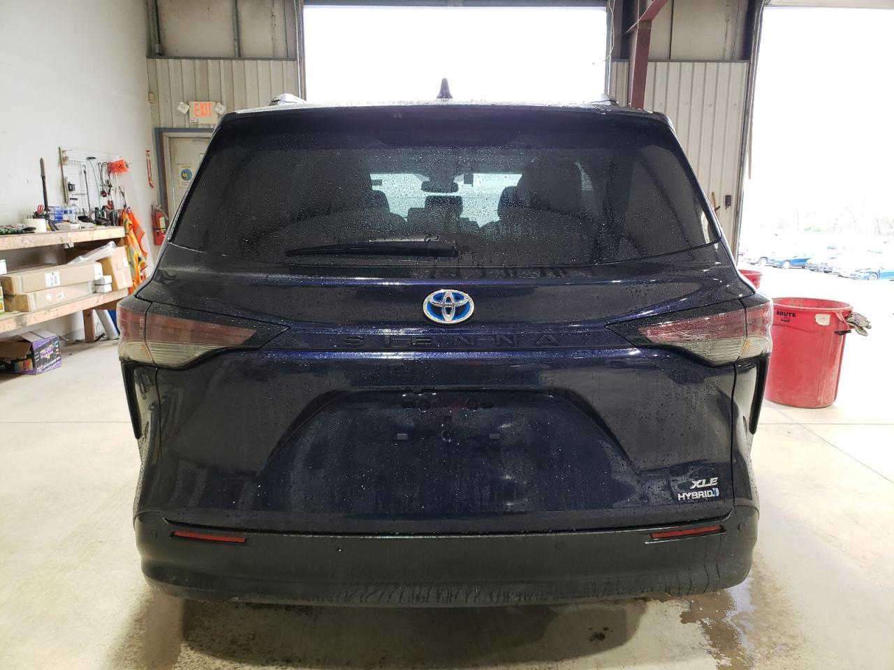 2023 TOYOTA SIENNA XLE - Фото 6