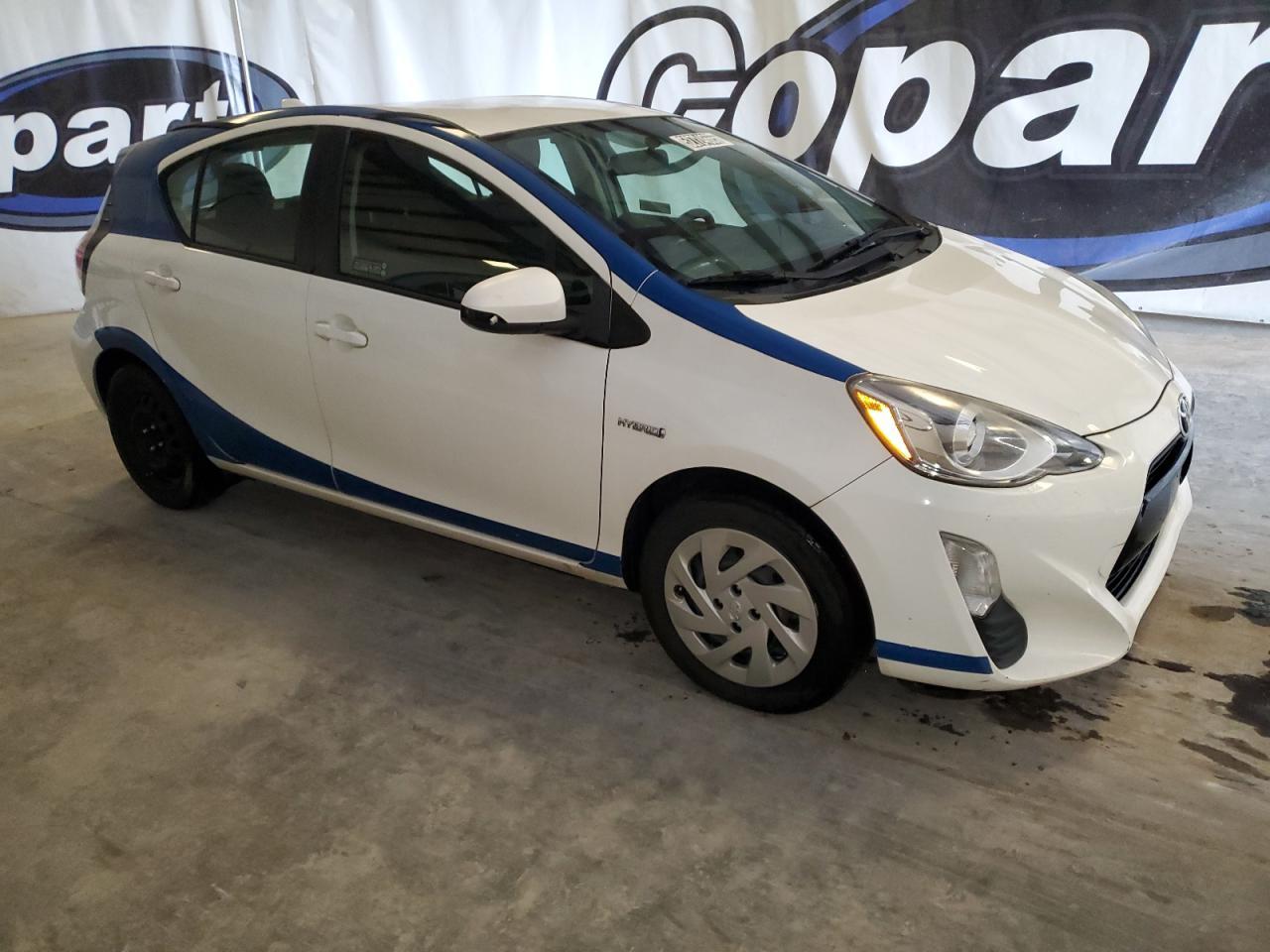 2016 TOYOTA PRIUS C - Image 4