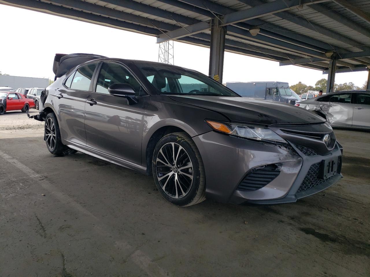 2018 TOYOTA CAMRY L - Image 4