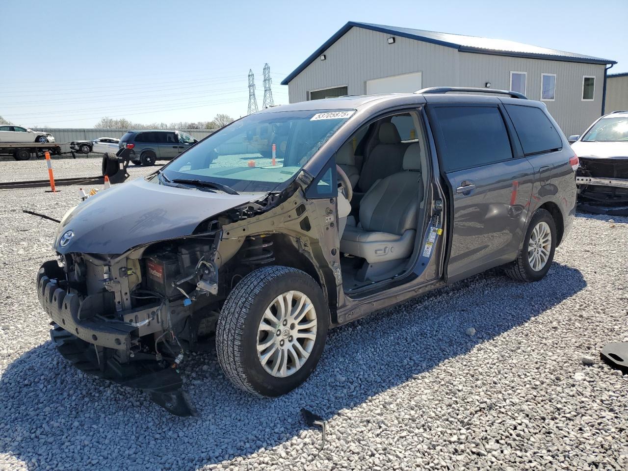 2013 TOYOTA SIENNA XLE