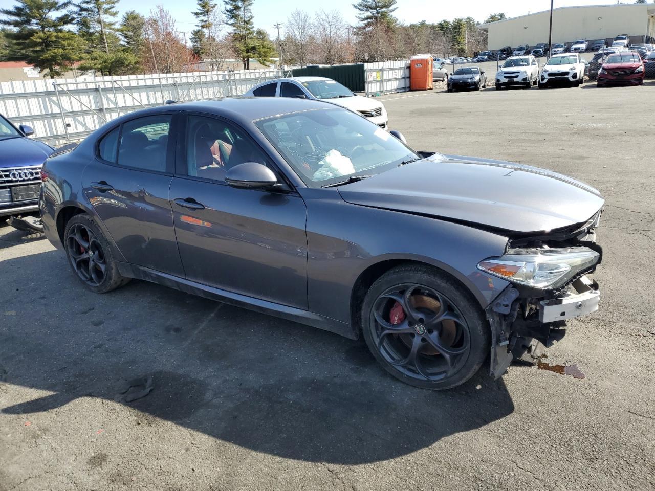 2017 ALFA ROMEO GIULIA TI - Фото 4