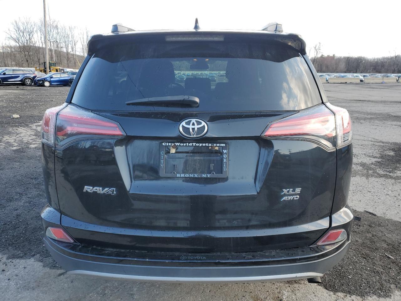 2017 TOYOTA RAV4 XLE - Фото 6