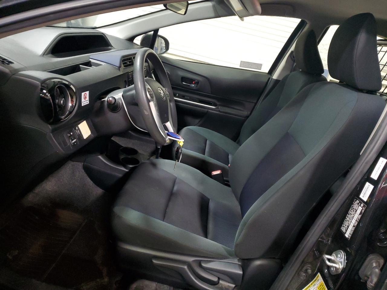 2016 TOYOTA PRIUS C - Image 7