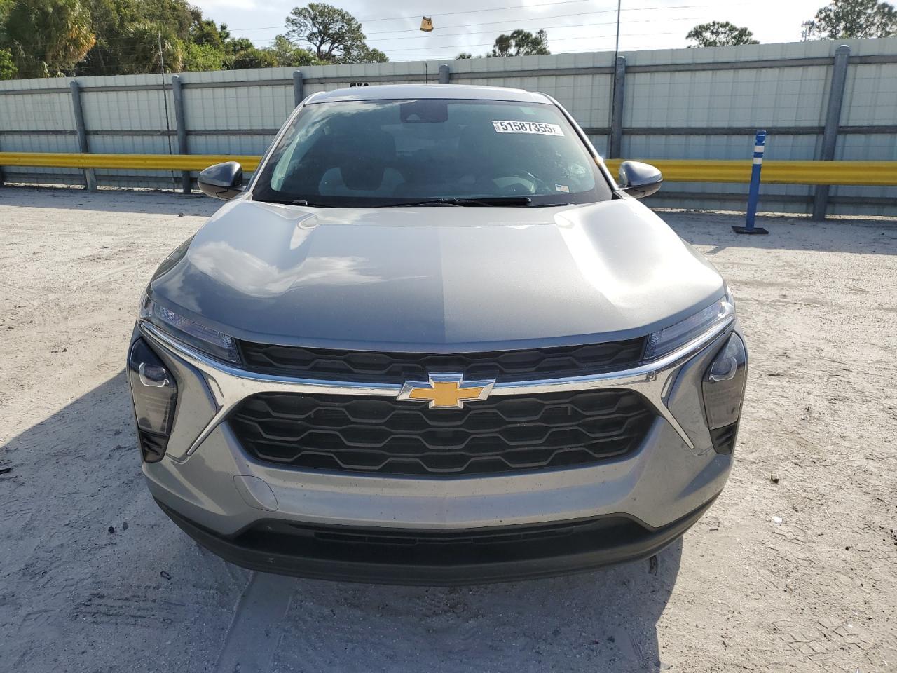 2024 CHEVROLET TRAX LS - Image 5
